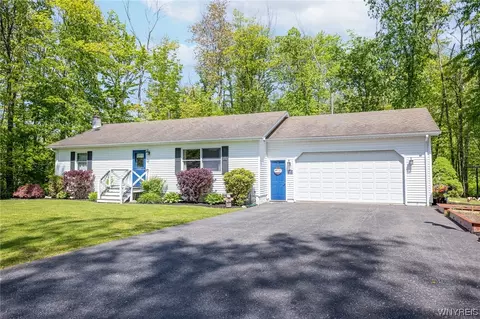 585 Scribner Rd, Pembroke, NY 14036