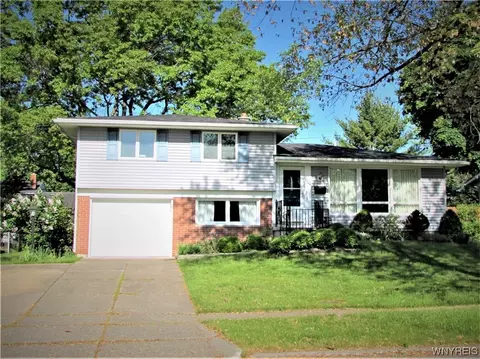 1302 Abington Pl, North Tonawanda, NY 14120