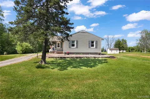 8759 Lower Lake Rd, Somerset, NY 14012