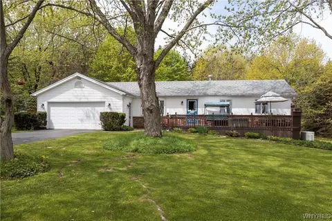 2624 Eldridge Rd, East Aurora, NY 14052