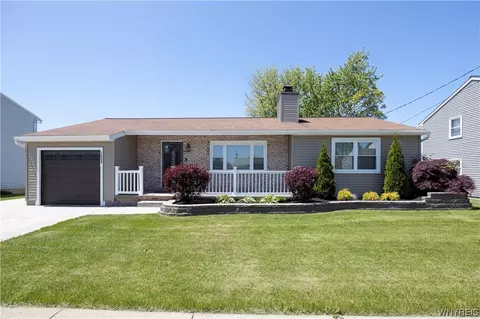 1558 Benjamin Dr, Niagara Falls, NY 14304