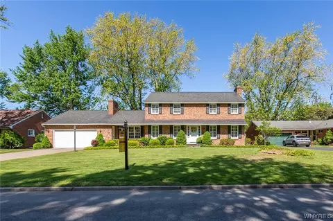 80 Huntington Ct, Amherst, NY 14221