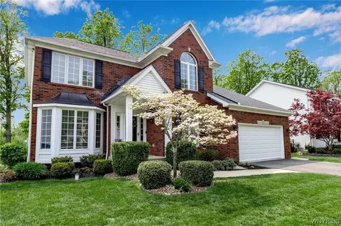 19 Quail Run Ln, Lancaster, NY 14086