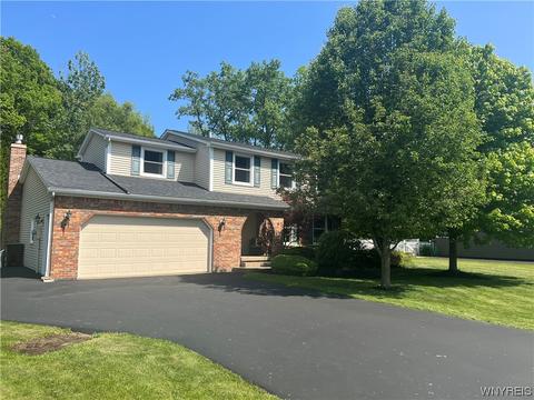 61 Hawthorne Dr, Orchard Park, NY 14127