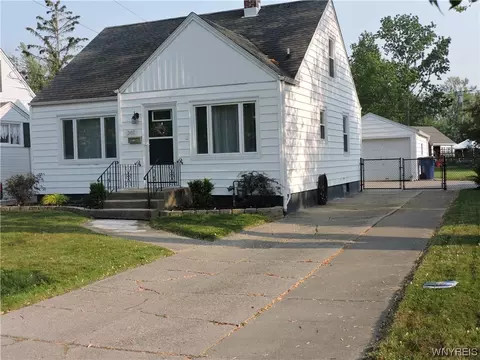 381 Longmeadow Rd, Amherst, NY 14226