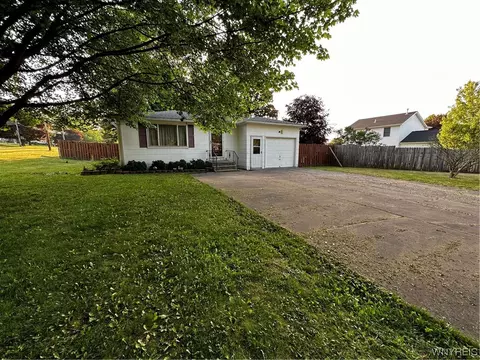 1 E Park Dr, Lockport, NY 14094
