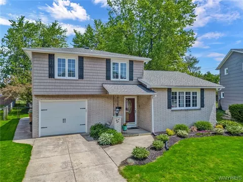 92 E Toulon Dr, Cheektowaga, NY 14227