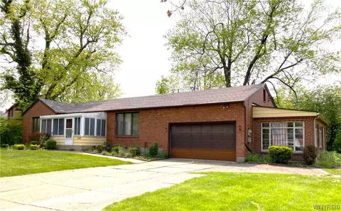 108 Campus Dr E, Amherst, NY 14226