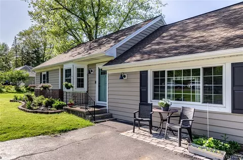 1541 Billington Rd, East Aurora, NY 14052
