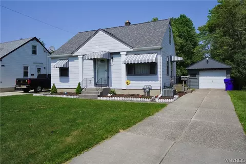 317 Kirkwood Dr, West Seneca, NY 14224