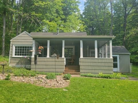 251 Falls Rd, Aurora, NY 14170