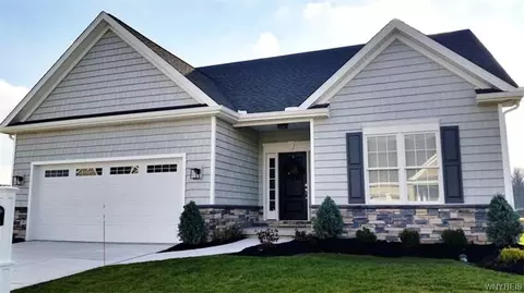 5181 Bridle Path Ln, Lewiston, NY 14092