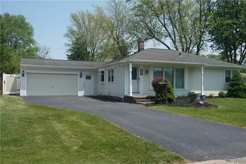 20 Pearce Dr, Amherst, NY 14226