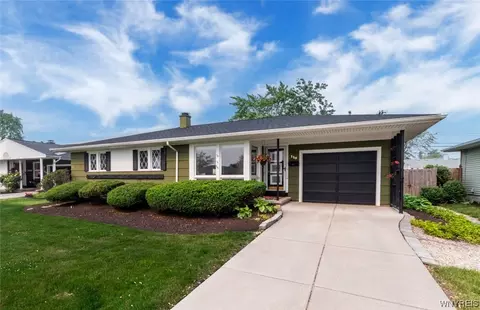 110 Kingsbury Ln, Tonawanda, NY 14150