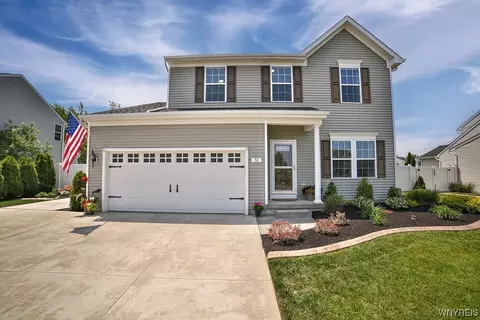 51 Middlebury Ln, Lancaster, NY 14086
