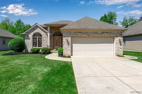 29 Fair Woods Dr, Amherst, NY 14221