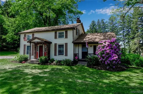 1068 Eastwood Rd, Alden, NY 14004