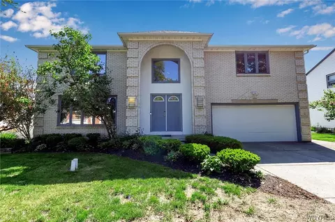 37 Oakridge Dr, Amherst, NY 14221