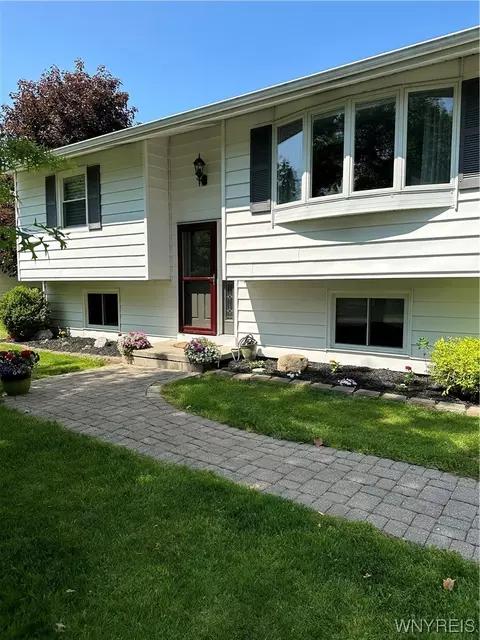 5620 Goodrich Rd, Clarence Center, NY 14032