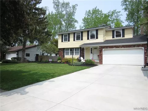 52 Woodshire N, Getzville, NY 14068
