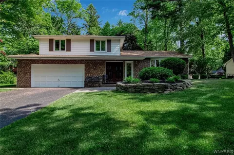 227 Wellingwood Dr, East Amherst, NY 14051