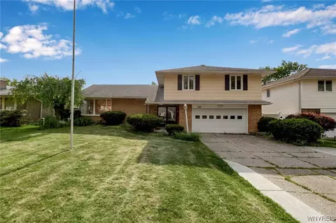 106 Segsbury Rd, Amherst, NY 14221