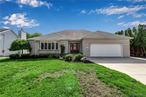 121 Oakhill Dr, West Seneca, NY 14224