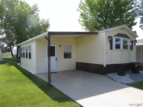 42 Harmony Ln, Cheektowaga, NY 14225