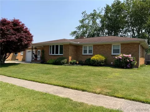 137 Shannon Dr, Lackawanna, NY 14218