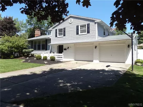 674 Meadowbrook Dr, North Tonawanda, NY 14120