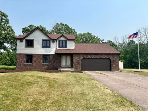 6755 Rose Ct, Wheatfield, NY 14304