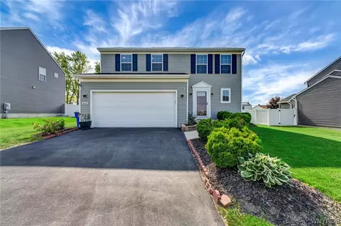 4644 Logans Ln, Hamburg, NY 14075