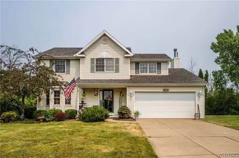 5978 Lakecrest Dr, Lake View, NY 14085