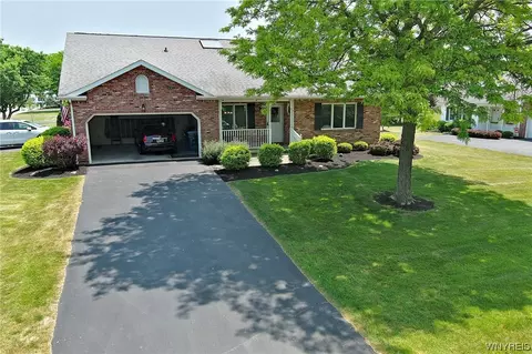 6023 Quaker Hollow Cres #4, Orchard Park, NY 14127