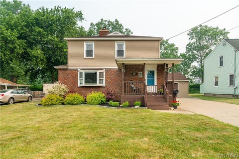 72 Fairfax Dr, West Seneca, NY 14224