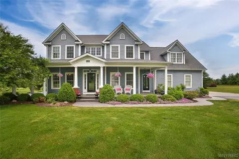 1036 Sweet Rd, Aurora, NY 14052