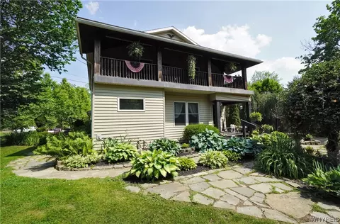 6213 Old Lake Shore Rd, Lake View, NY 14085