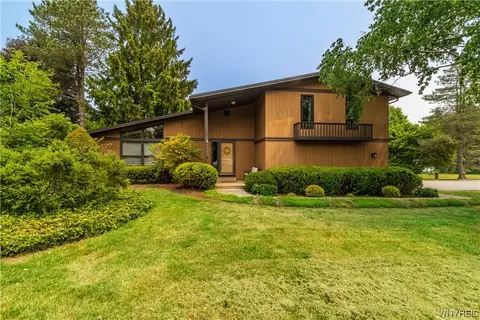 11492 Tomarsue Rd, Marilla, NY 14102