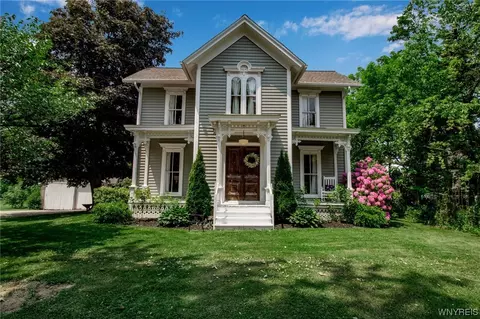 511 Lake St, Wilson, NY 14172