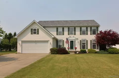 3621 Trails End Ln, Wheatfield, NY 14120
