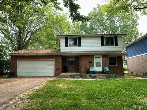 12 E Summerset Ln, Amherst, NY 14228