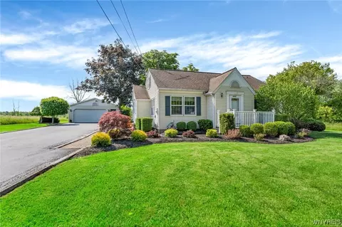 4392 Beach Ridge Rd, Pendleton, NY 14120