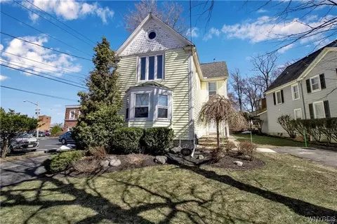 44 S Cayuga Rd, Amherst, NY 14221