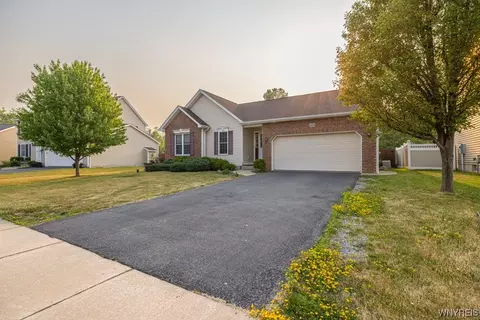 1426 Evergreen Dr, Lake View, NY 14085