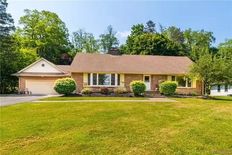 30 Kathryn Dr, Orchard Park, NY 14127