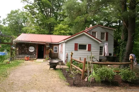 11126 Snyder Rd, Springville, NY 14141
