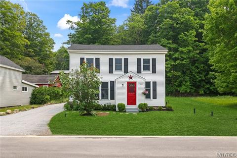 760 W Falls Rd, Aurora, NY 14170