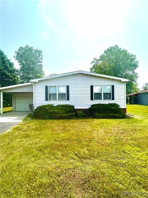 134 Burgundy Cir, West Seneca, NY 14224