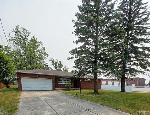 35 Seneca Creek Rd, West Seneca, NY 14224