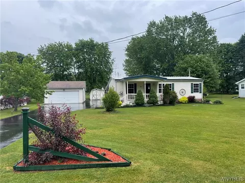 67 Grove St, Delevan, NY 14042